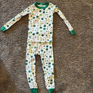 Hanna Andersson Green and White Shamrock Pajama Set